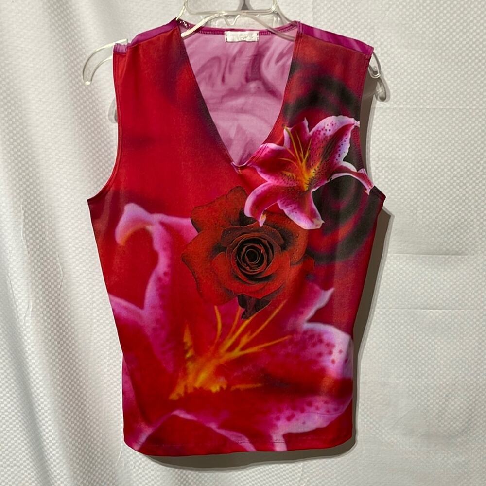 I’Very sleeveless v neck tank M front floral back pink swirl euc worn once